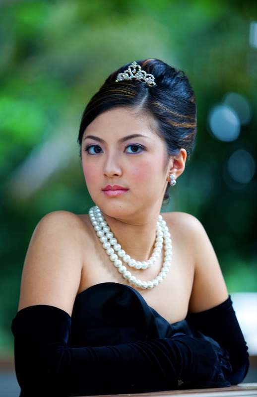 Anna Cabe Debut