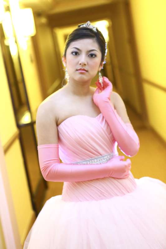 Anna Cabe Debut