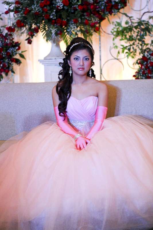 Anna Cabe Debut