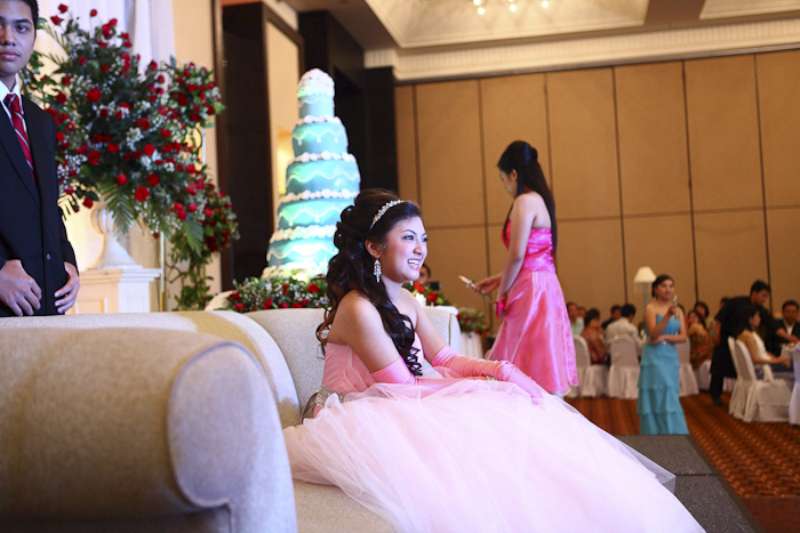 Anna Cabe Debut