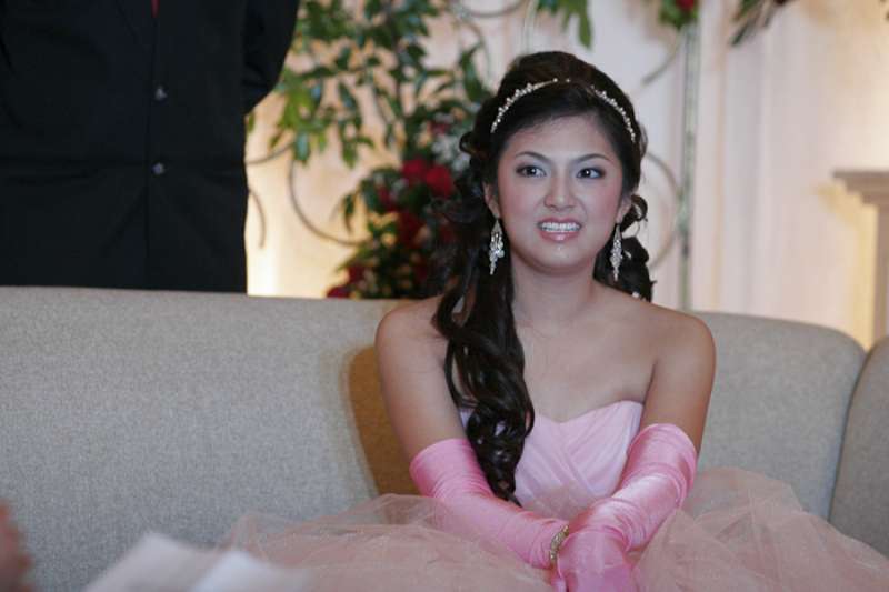 Anna Cabe Debut