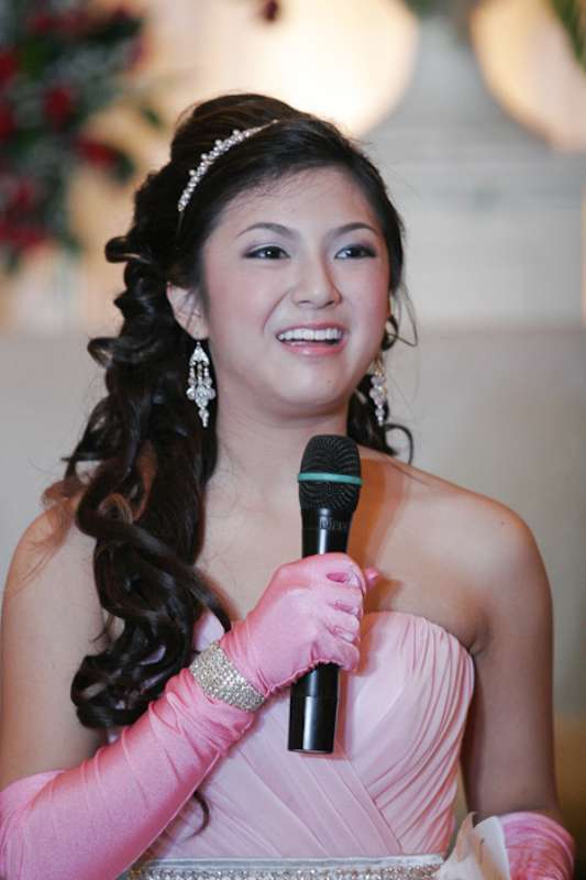 Anna Cabe Debut
